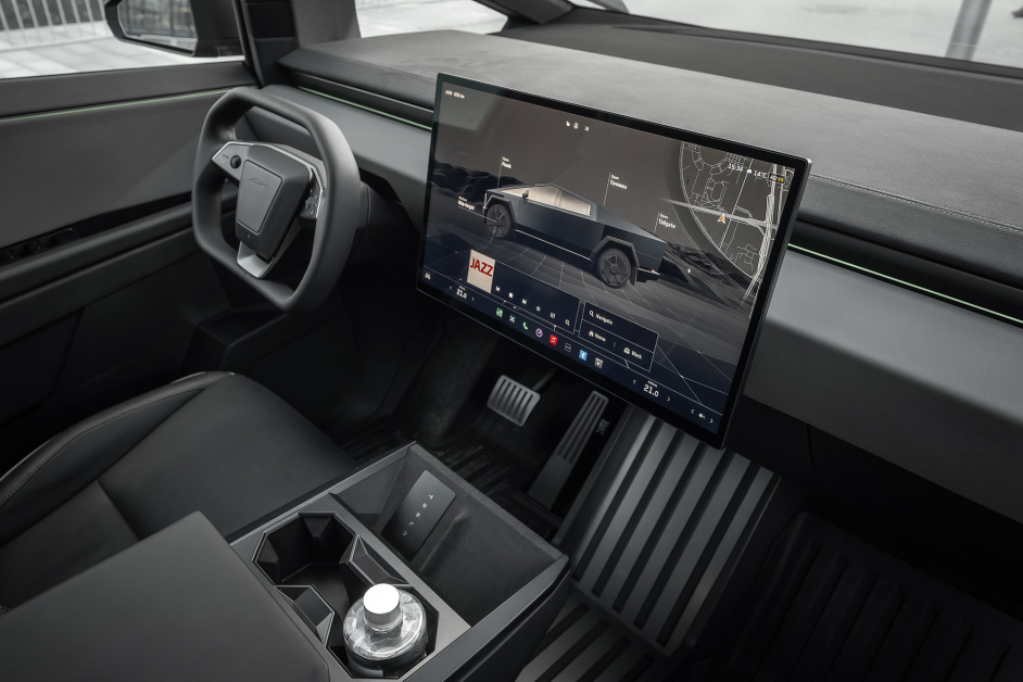 Аренда Tesla Cybertruck Foundation series в Москве