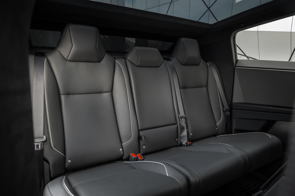 Аренда Tesla Cybertruck Foundation series в Москве