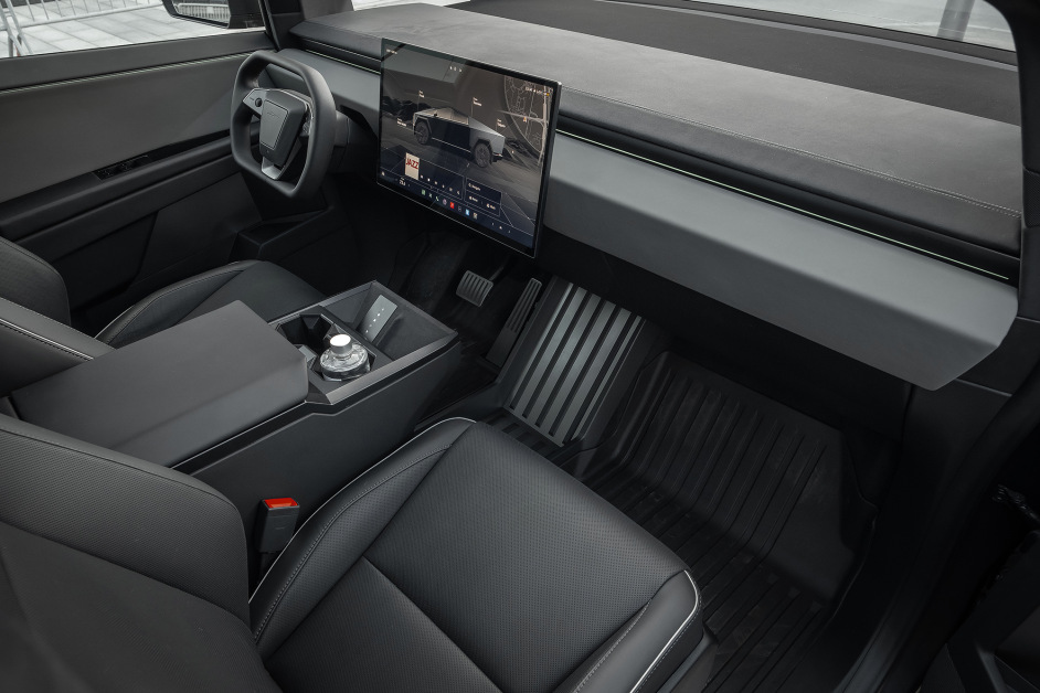 Аренда Tesla Cybertruck Foundation series в Москве