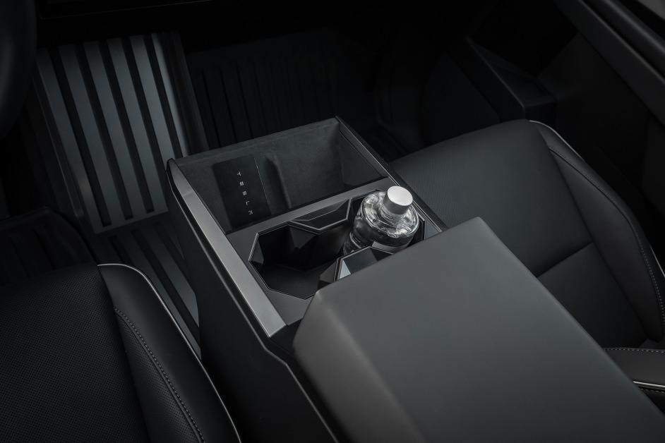 Аренда Tesla Cybertruck Foundation series в Москве