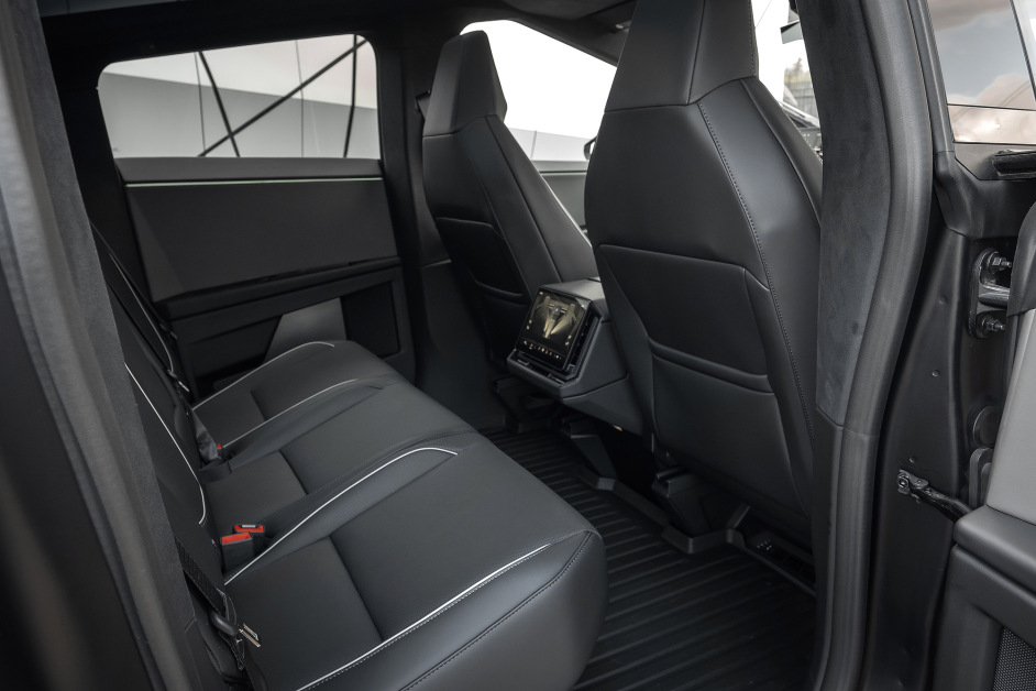 Аренда Tesla Cybertruck Foundation series в Москве