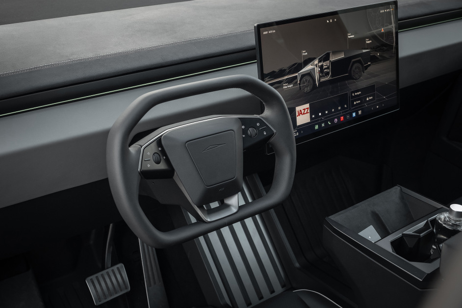 Аренда Tesla Cybertruck Foundation series в Москве