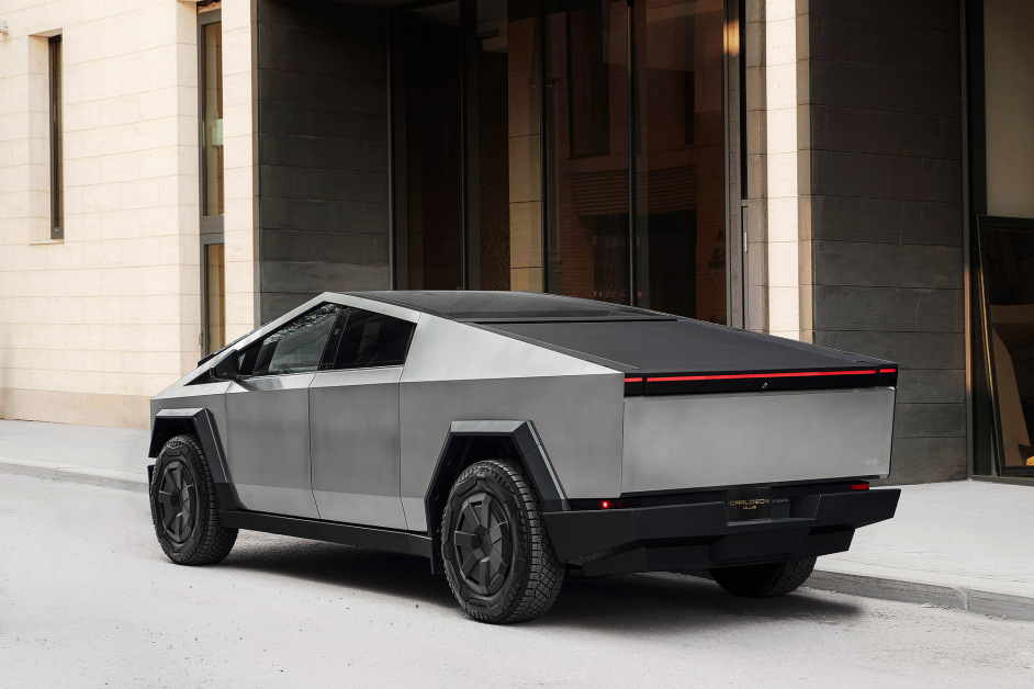 Аренда Tesla Cybertruck Foundation series в Москве