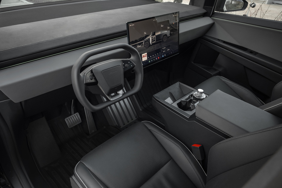 Аренда Tesla Cybertruck Foundation series в Москве