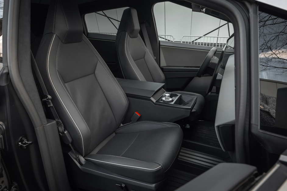 Аренда Tesla Cybertruck Foundation series в Москве