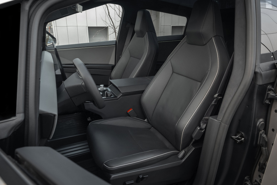 Аренда Tesla Cybertruck Foundation series в Москве