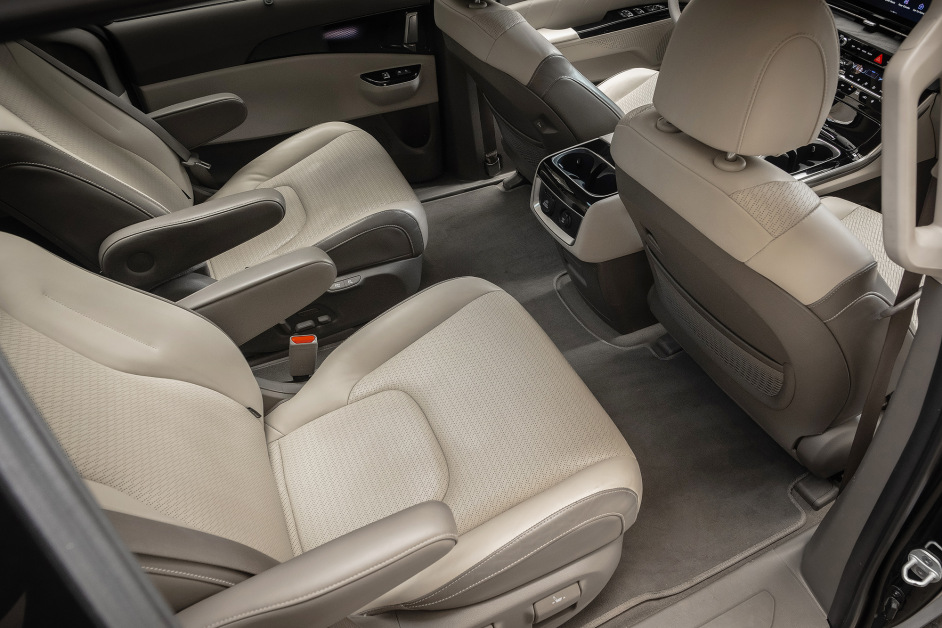 Аренда KIA Carnival в Москве