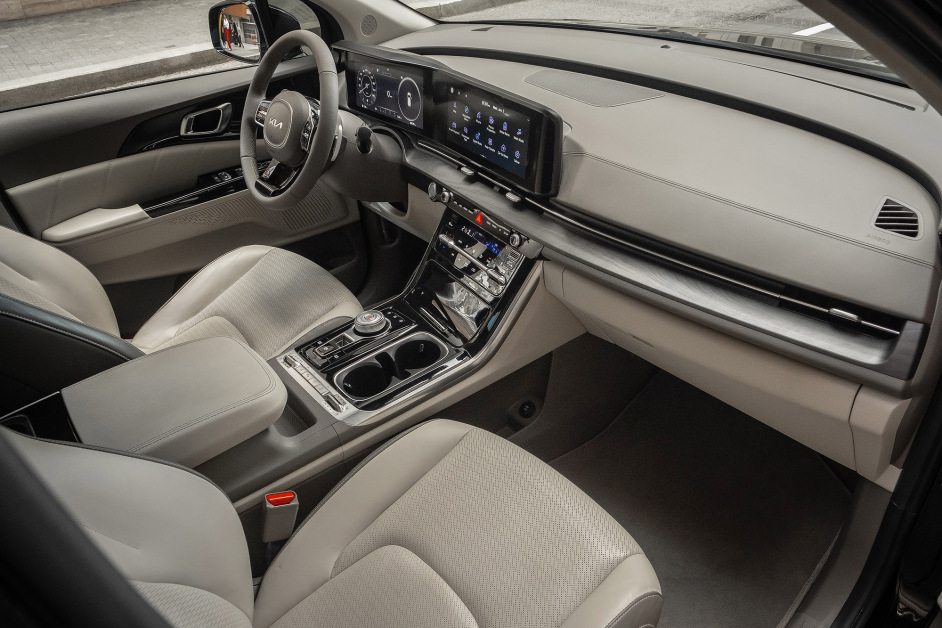 Аренда KIA Carnival в Москве