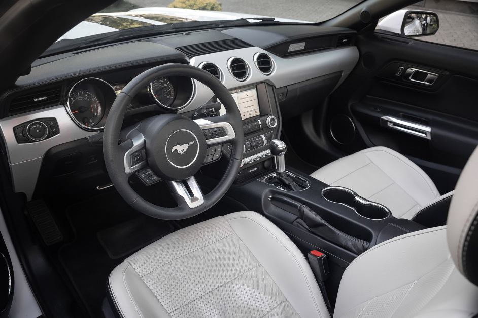Аренда Ford Mustang Cabrio в Сочи