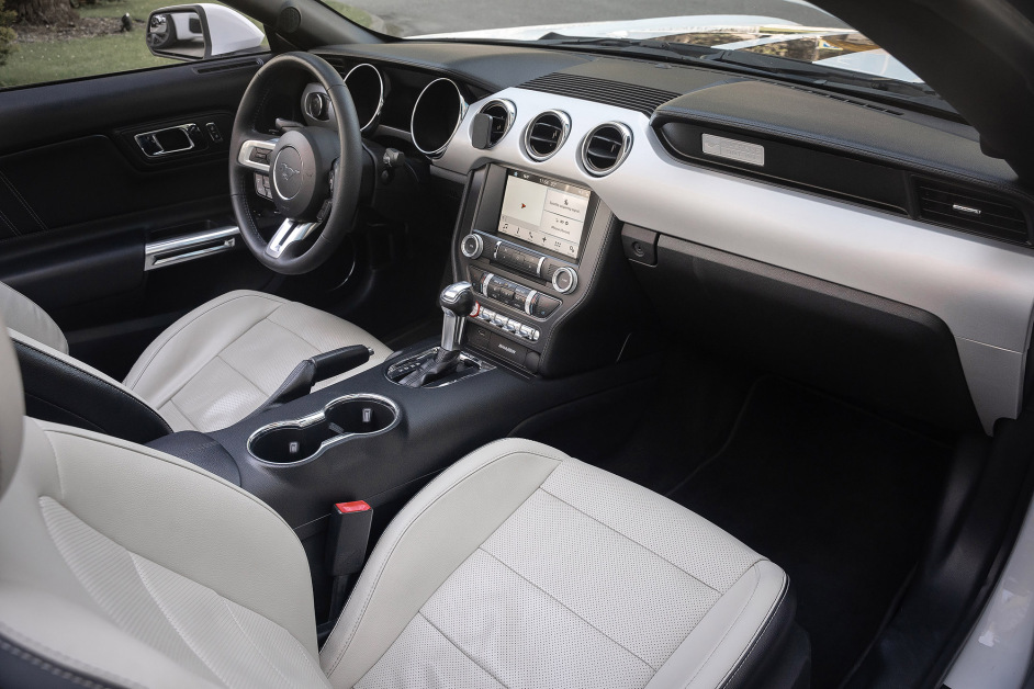 Аренда Ford Mustang Cabrio в Сочи