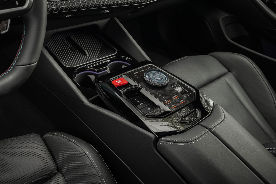 Аренда BMW M5 G90 в Москве