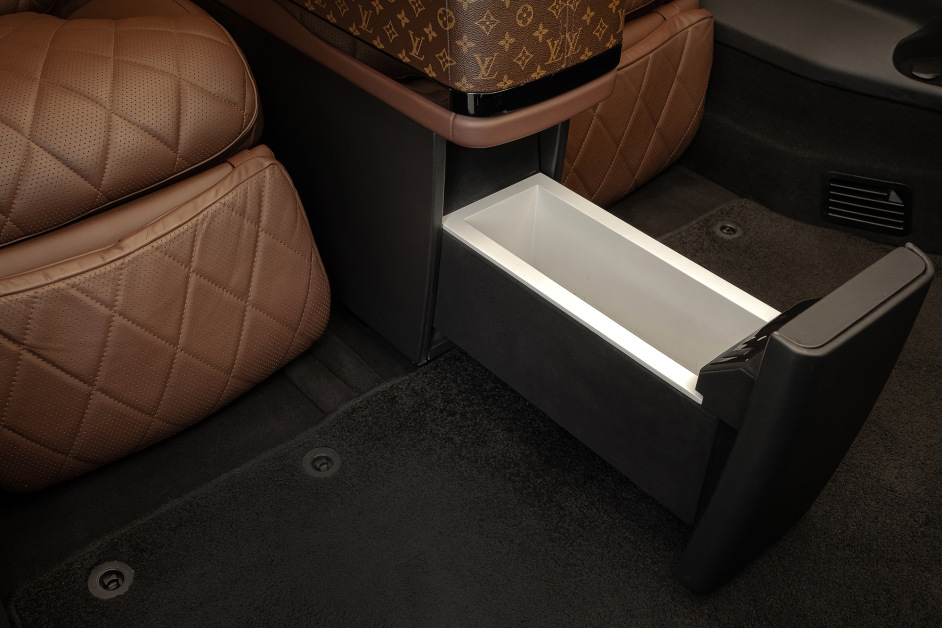 Аренда Mercedes V-class 250d VIP  в Москве