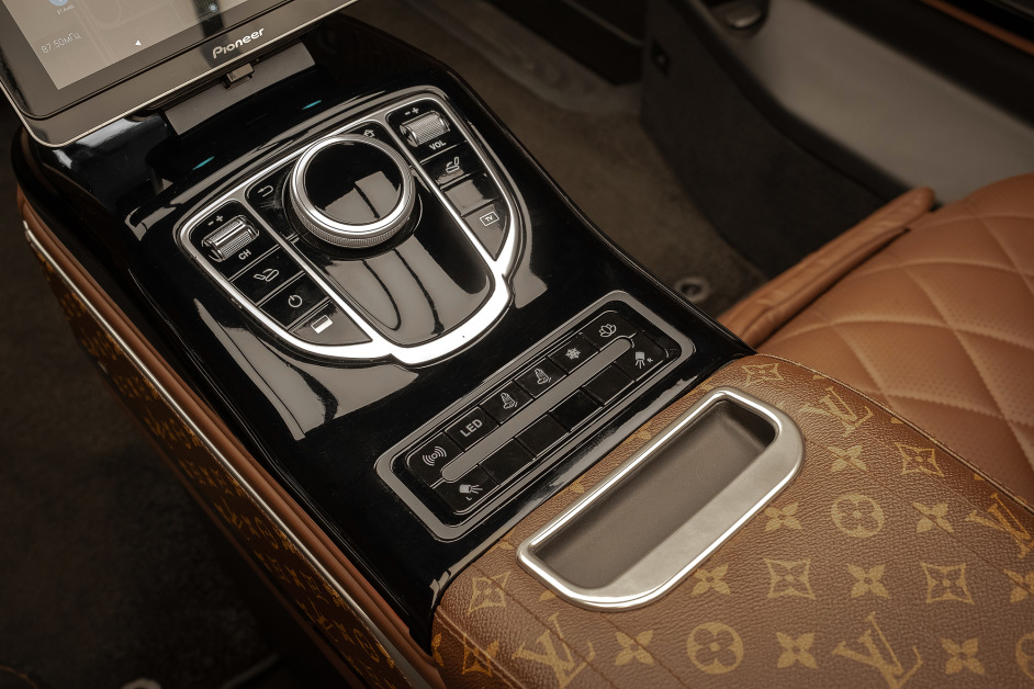 Аренда Mercedes V-class 250d VIP  в Москве