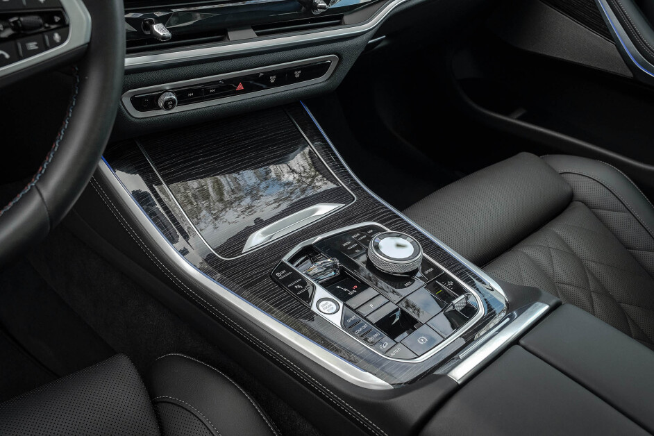 Аренда BMW X5 M60i в Москве