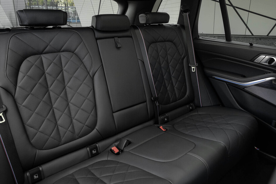 Аренда BMW X5 M60i в Москве