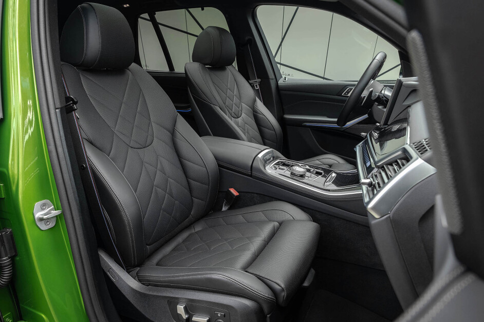 Аренда BMW X5 M60i в Москве