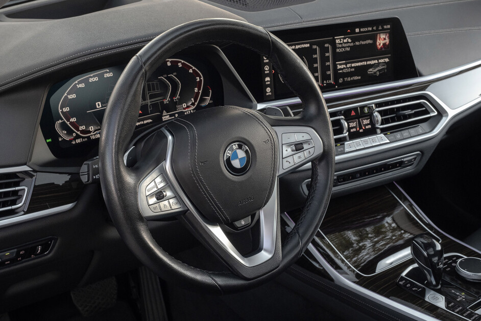 Аренда BMW X7 40i в Москве