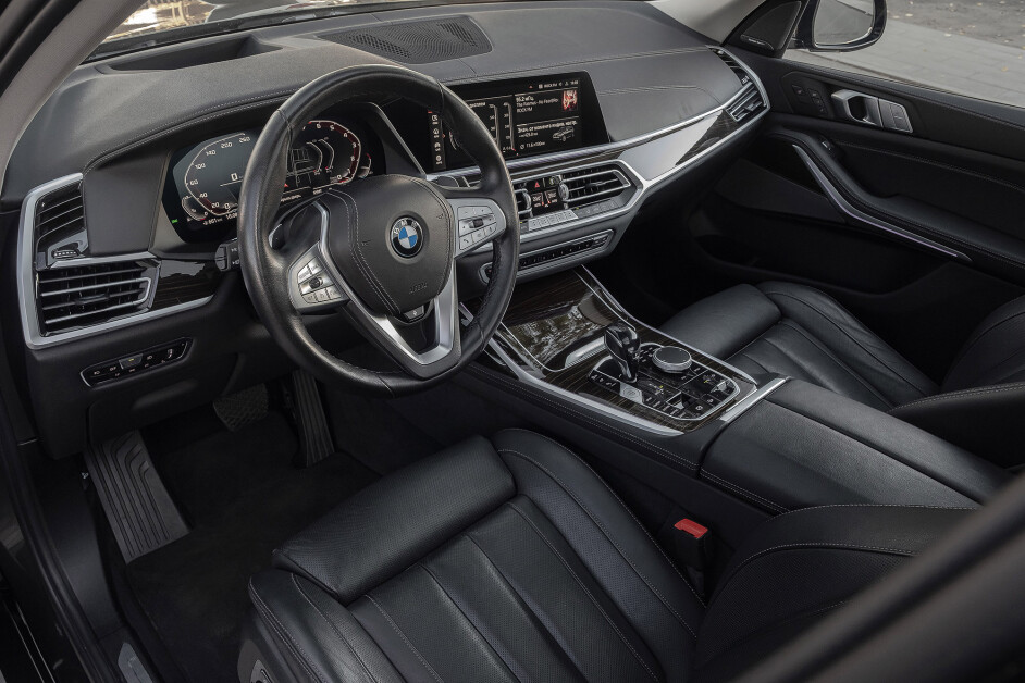 Аренда BMW X7 40i в Москве