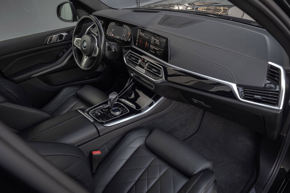 Аренда BMW X7 40i в Москве