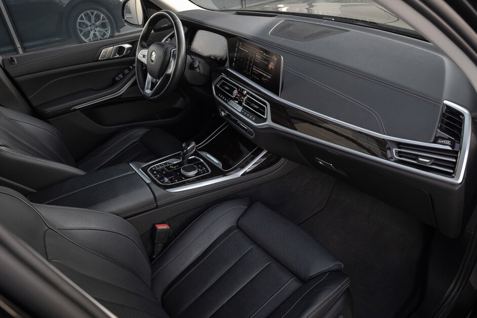 Аренда BMW X7 40i в Москве
