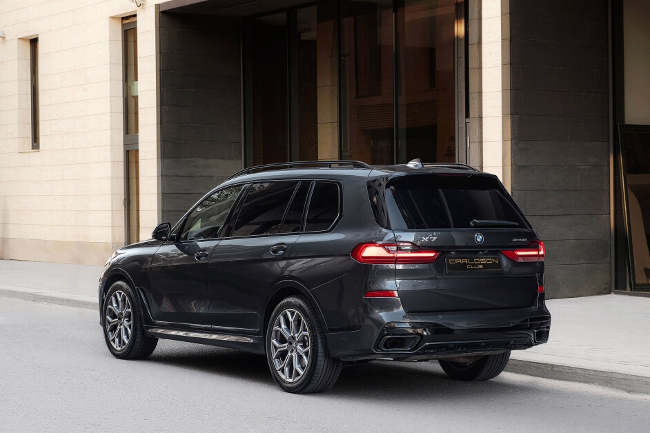 Аренда BMW X7 40i в Москве