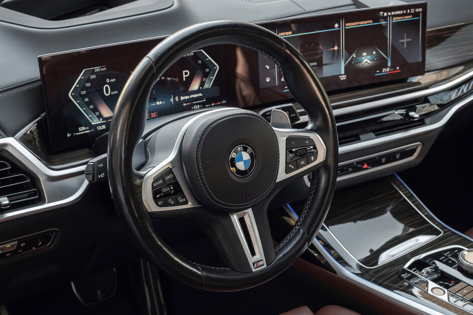 Аренда BMW X7 M60i в Москве
