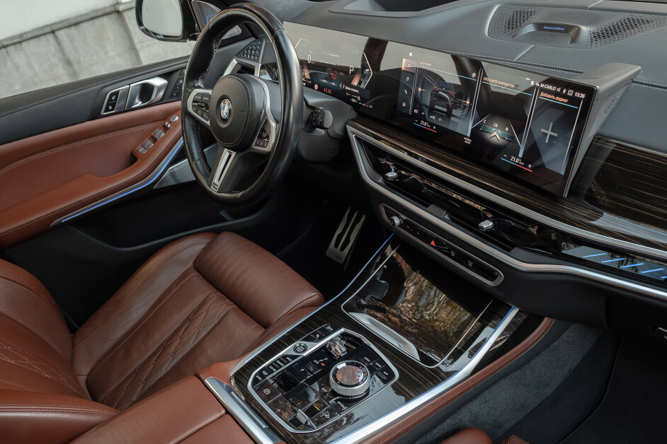 Аренда BMW X7 M60i в Москве