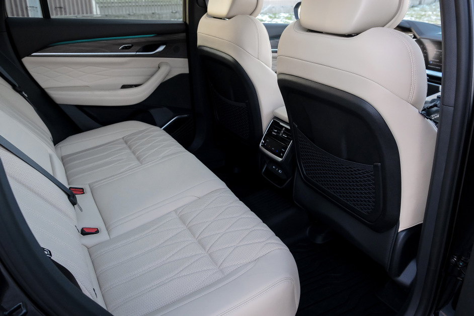 Аренда Geely Monjaro II rest. в Санкт-Петербурге