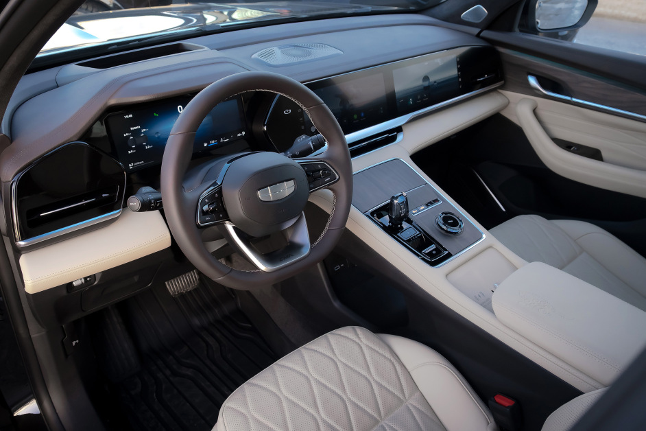 Аренда Geely Monjaro II rest. в Санкт-Петербурге