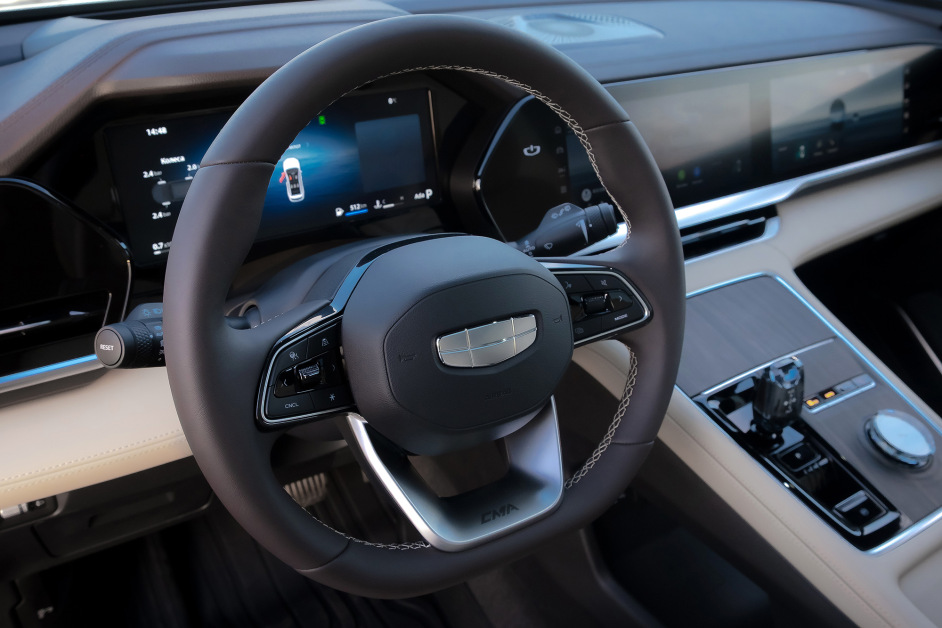 Аренда Geely Monjaro II rest. в Санкт-Петербурге