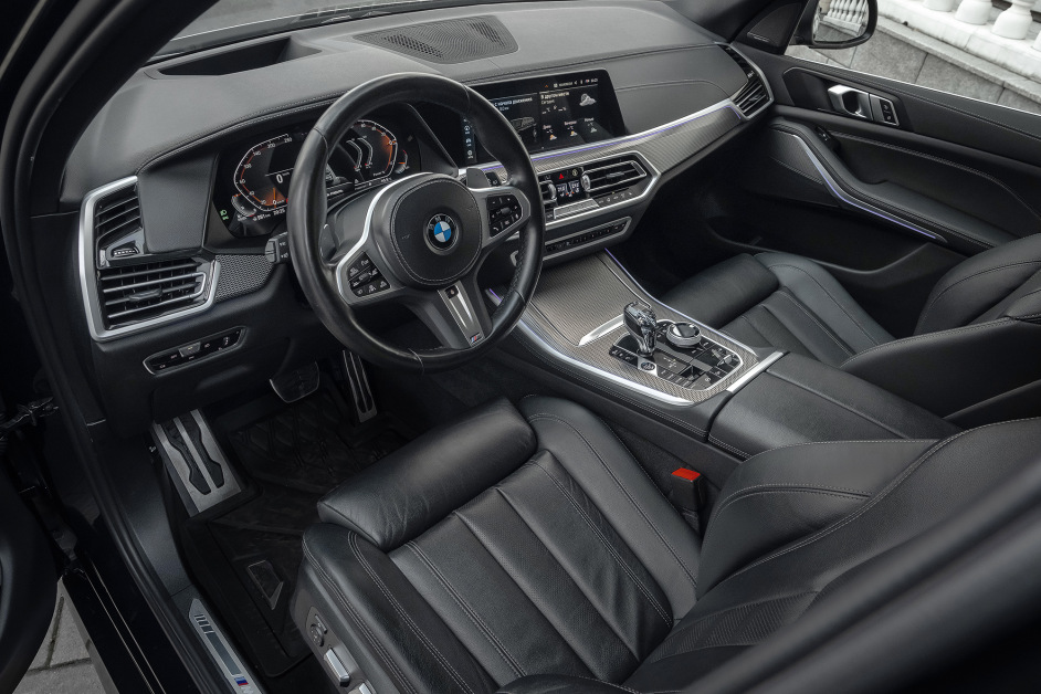 Аренда BMW X5 30d в Москве