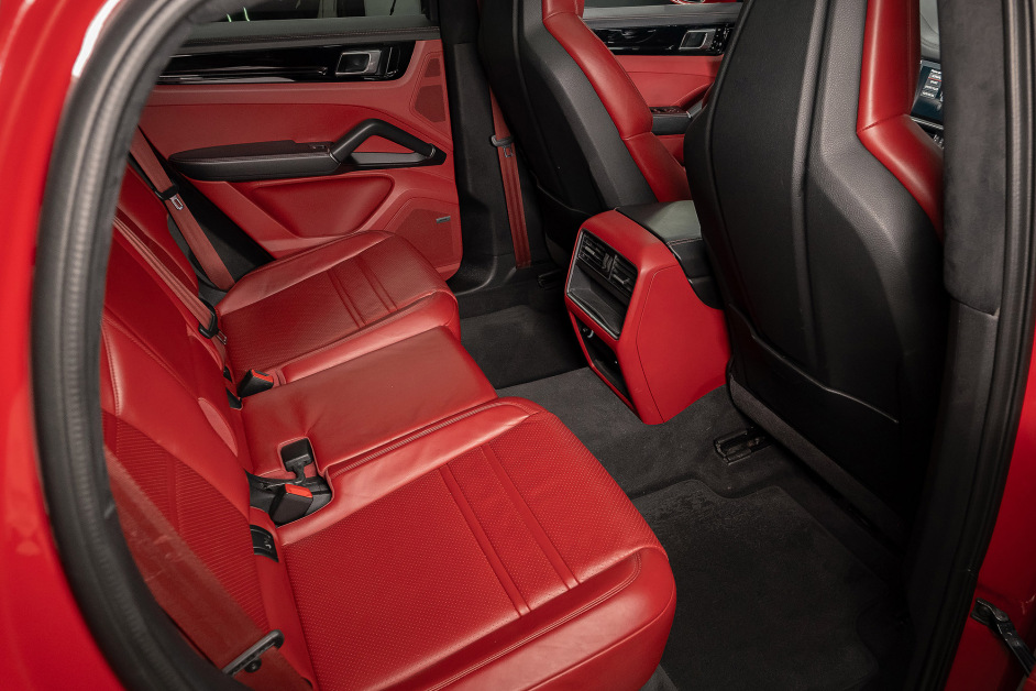 Аренда Porsche Cayenne в Санкт-Петербурге