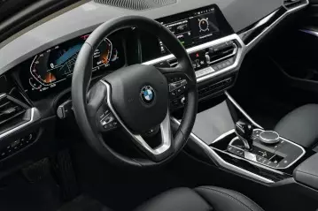 BMW 320i