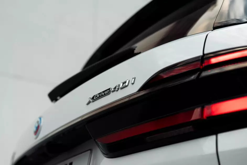 BMW X7 40i
