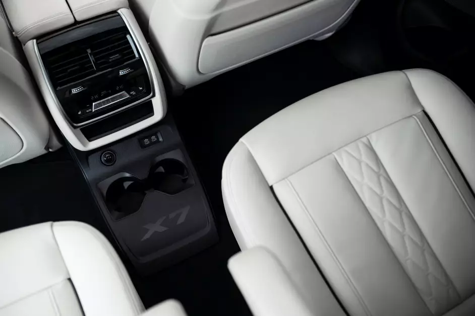 BMW X7 40i