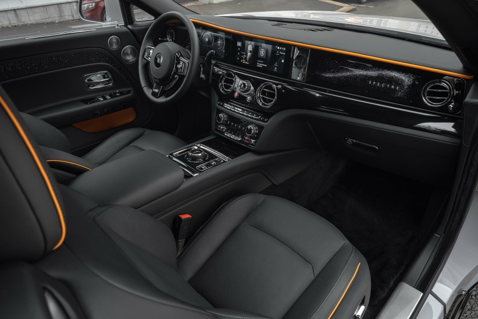 Аренда Rolls Royce Spectre в Москве