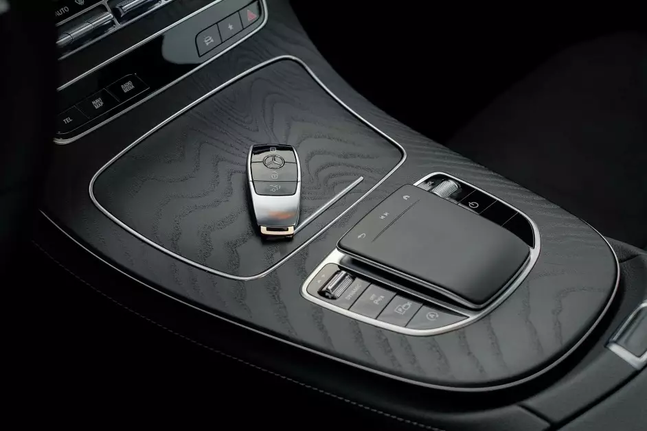 Mercedes E200